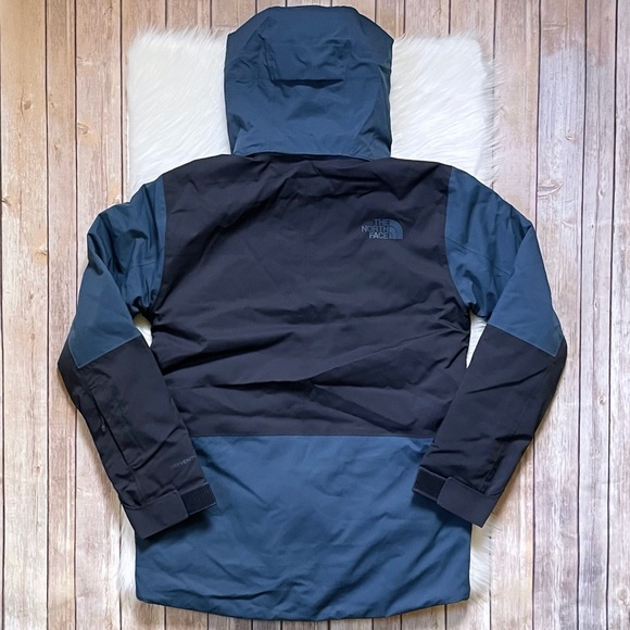 The North Face Men’s Chakal Jacket - Picture 8 of 11